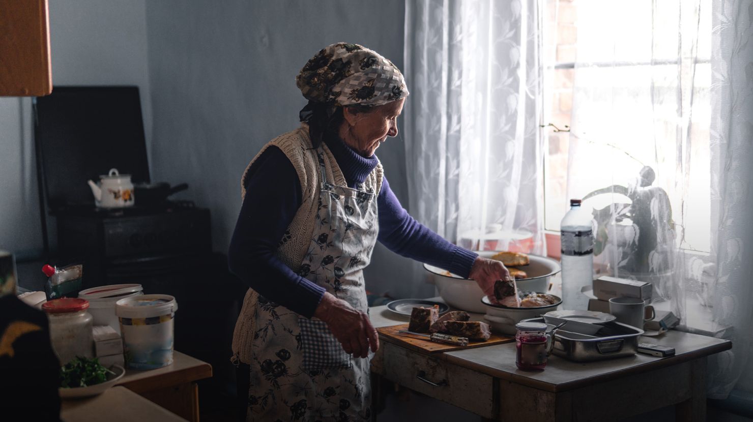widow cooking